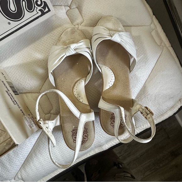 SAS White Sandals with Sleek Straps and Adjustable Buckles - Picture 1 of 3